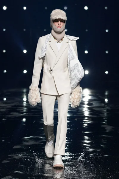 Look 37